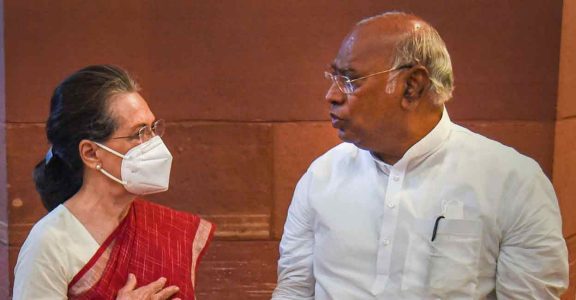 Sonia Gandhi, Mallikarjun Kharge Sonia Gandhi, Mallikarjun Kharge