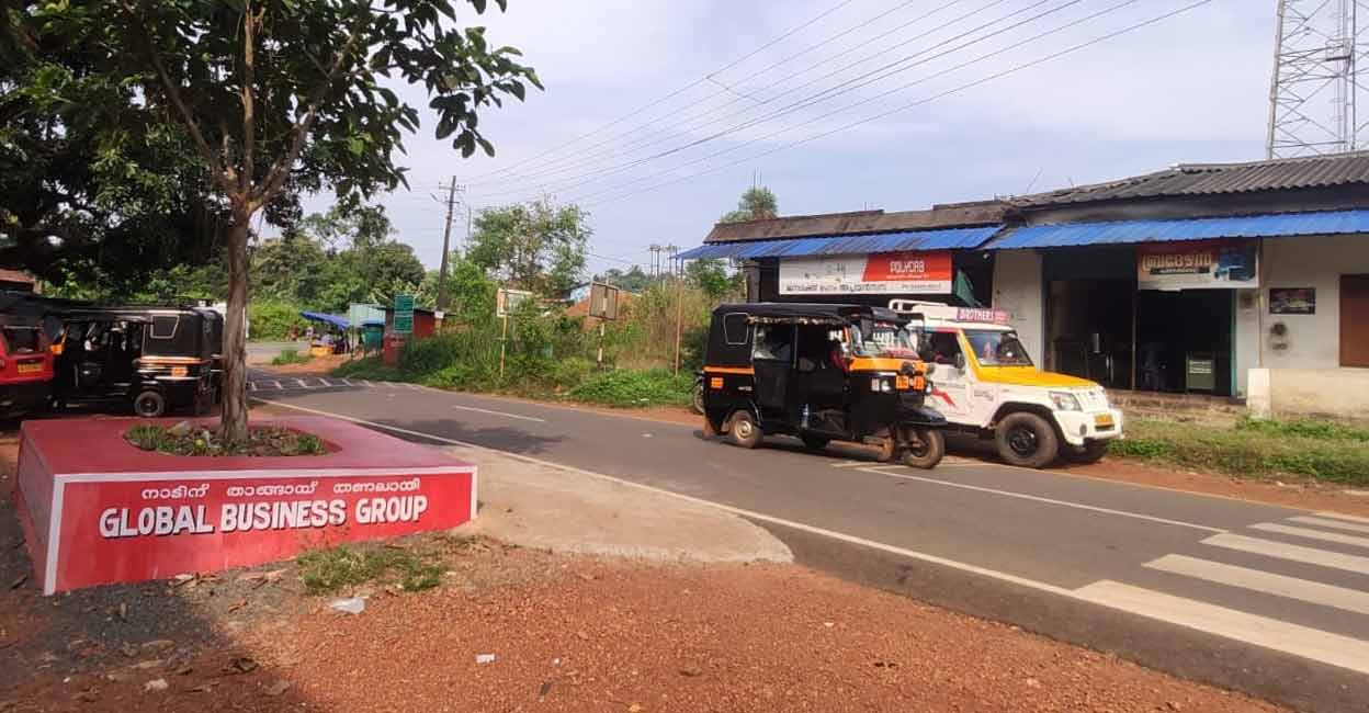gbg-nidhi-ad The Kundamkuzhy autorickshaw stand. The ad in Malayalam reads "GBG - Providing strength and support". Photo: Manorama/George Poikayil
