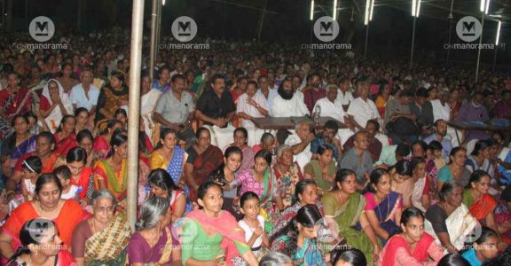 Despite the crowd, there are no volunteers or segregated seating for male and female guests at the festival. Photo: Special Arrangement Despite the crowd, there are no volunteers or segregated seating for male and female guests at the festival. Photo: Special Arrangement