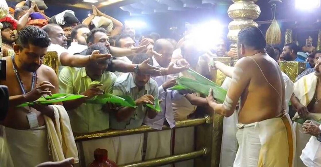 Pilgrims at Sabarimala temple. Screengrab: Manorama News