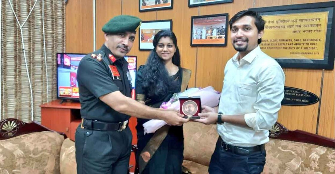 Pangode Military Stn Cdr felicitated the couple whose marriage invitation to Army. Photo: Twitter/DefencePROTvm