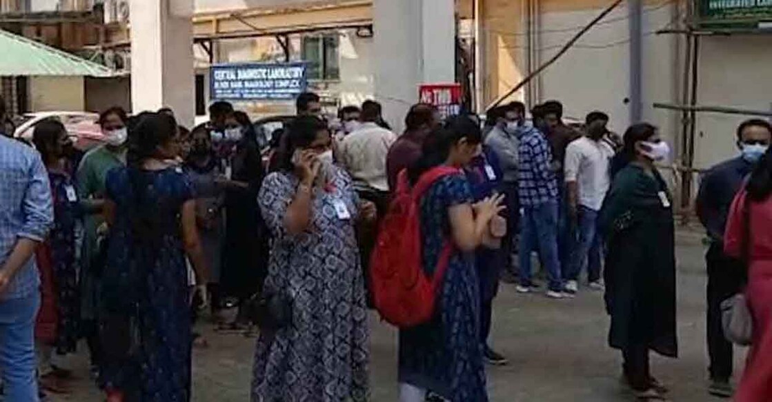 Protests outside Thiruvananthapuram Medical college where a lady doctor was assaulted. Photo: Screengrab, Manorama News