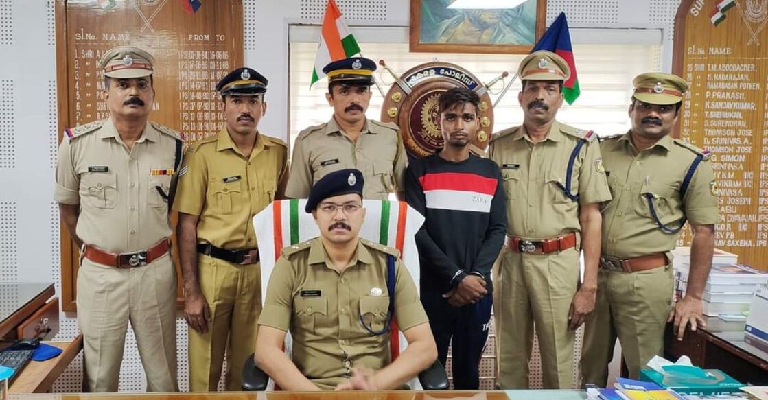 Kasaragod district police chief Vaibhav Saxena with the cyber police team that nabbed Muhammad Sharique from Uttar Pradesh. Photo: Special Arrangement
