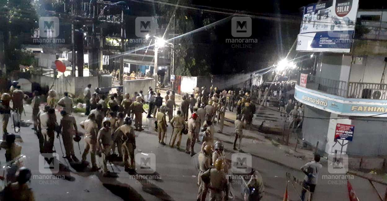 Vizhinjam Police Station Clash Police forces assemble in front of Vizhinjam police station after a clash with protestors on November 27, 2022. Photo: Manorama