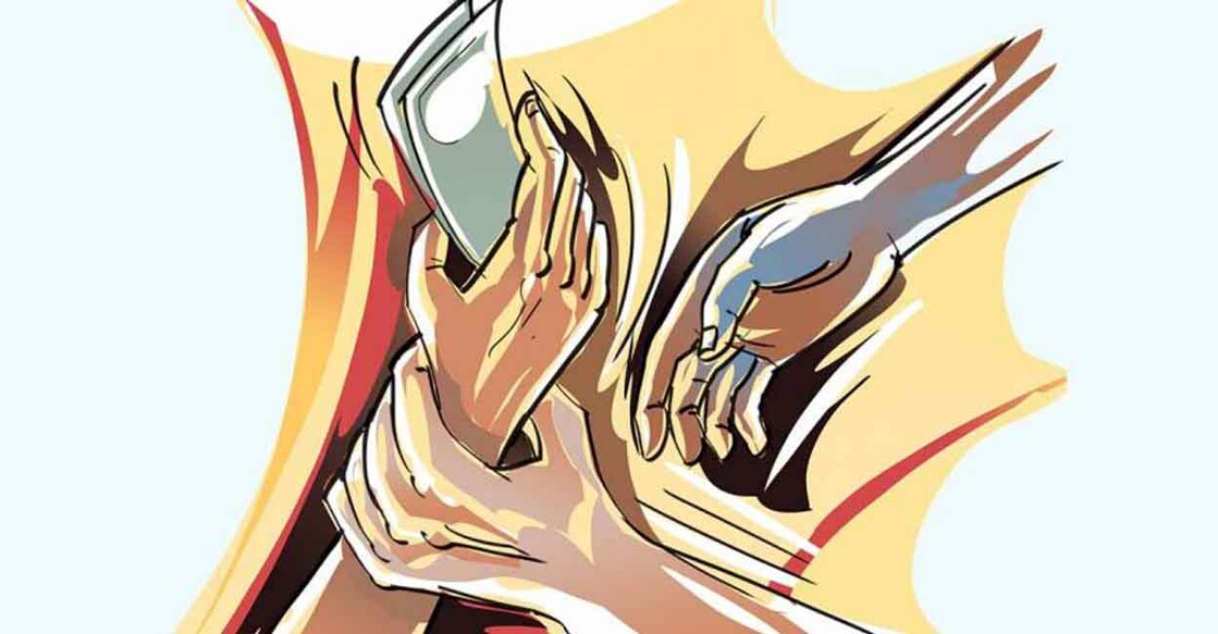 The cornered policeman pleaded that he would pay compensation to the shop owner. Photo: Representational Image/ Manorama