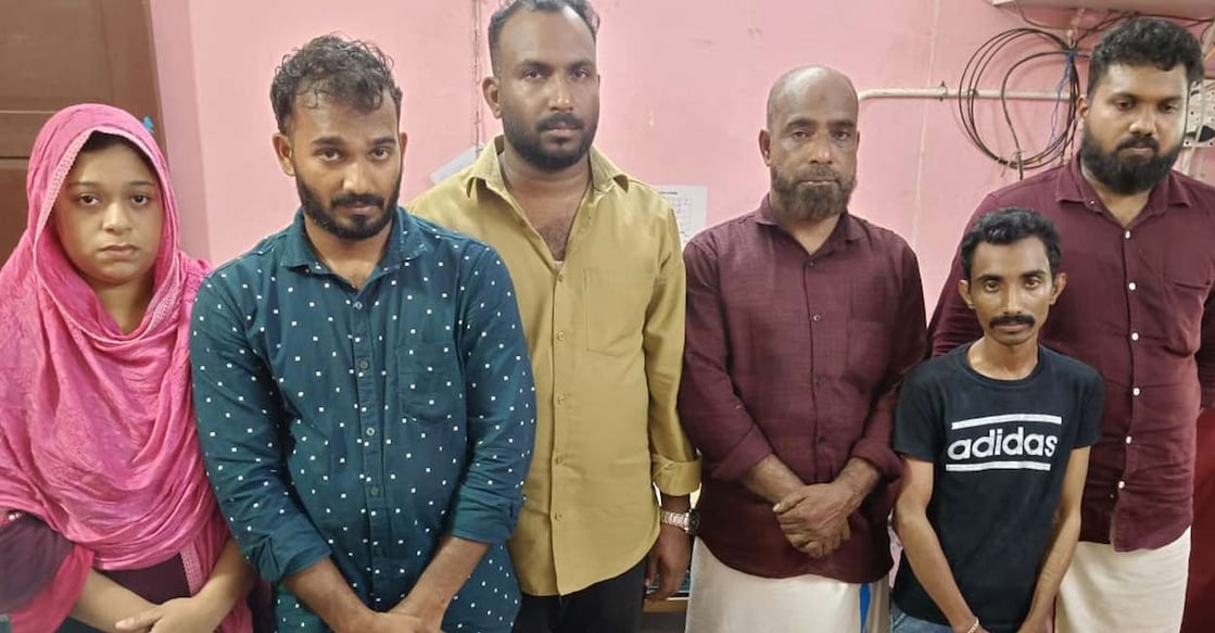 The arrested -Shahina (23) and Shibu (31) , Imamuddin (35), Anwar Hussain (28) and  Kizhakkathil Aneesh (34) 