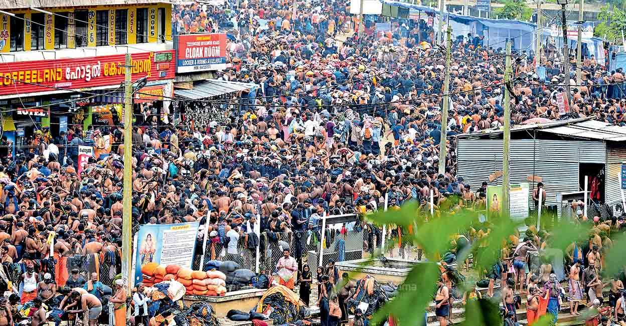 Pilgrims flock Pampa riverbed en route to the sanctum sanctorum at Lord Ayyappa Temple in Sabarimala. Photo: Manorama