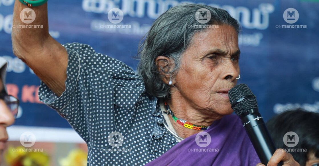 Activist Daya Bai speaking at a protest to mark the nine years of the making of Kasaragod medical college at Palakunnu near Bekal in Kasaragod on Monday. Photo: Selvaraj Palakunnu/Special Arrangement