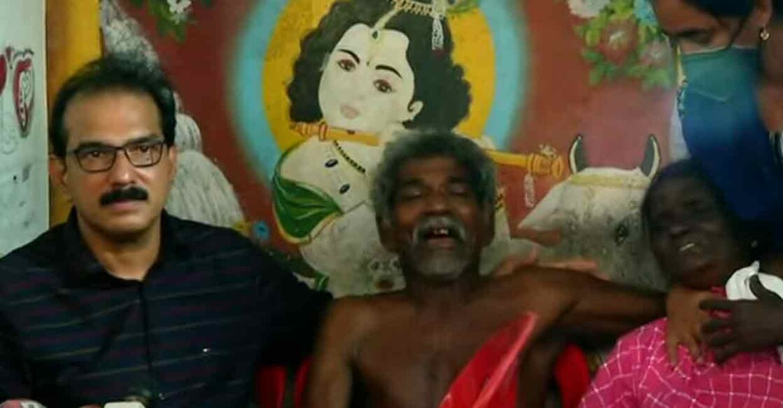 Sabu M Jacob with Deepu's parents at their residence in Kizhakambalam near Ernakulam on Sunday. Screengrab/ Manorama News