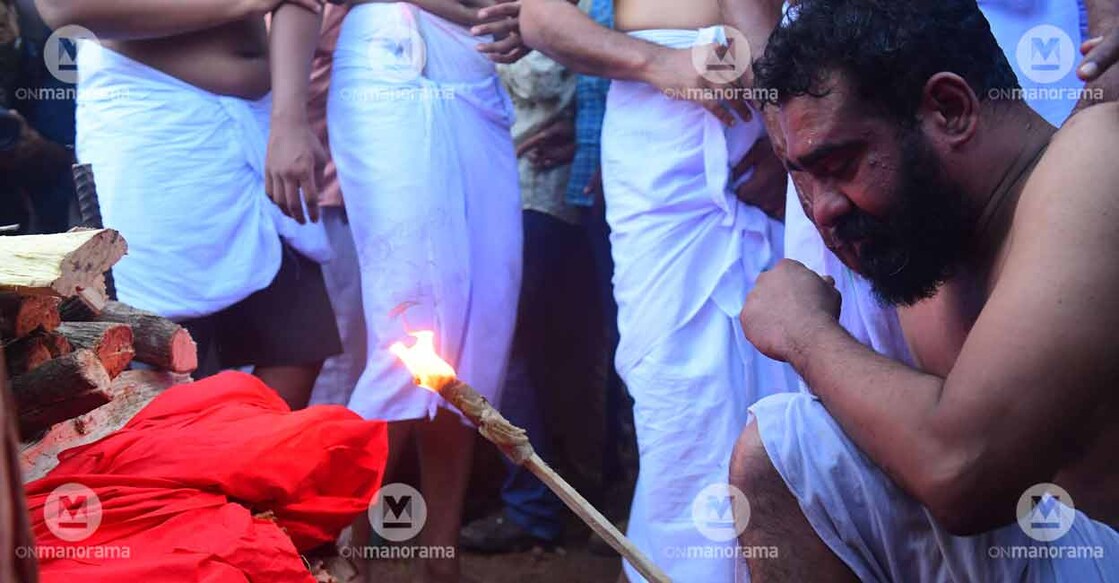 Sidharth Bharathan breaks down as he lights the funeral pyre of his mother KPAC Lalitha. Photo: Russel Shahul