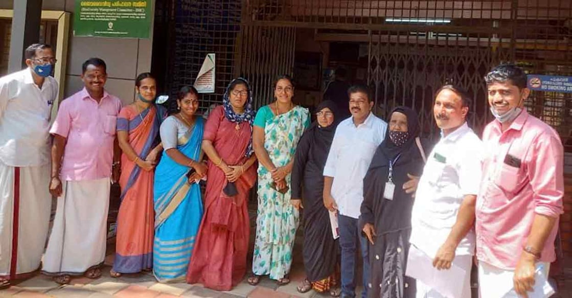 UDF and BJP members of Uduma Panchayat in Kasaragod pose.
