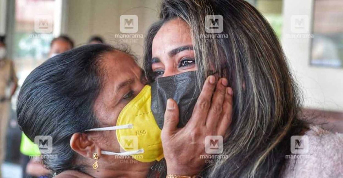 The Kochi airport witnessed emotional scenes as close relatives of the students welcomed them with tearful eyes. Photo: Josekutty Panackal