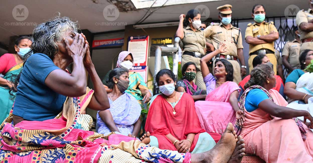 Suresh Kumar's mother Sudha (left) in front of Thiruvallam police station. Photo: Manoj Chemancheri