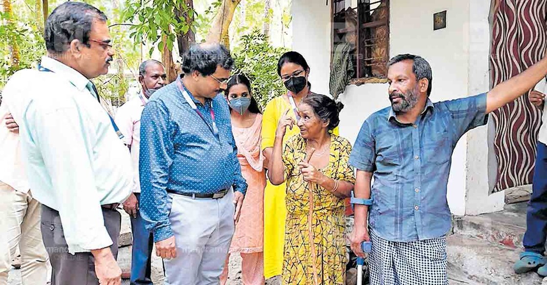 State Bank of India officials with Panalil Sasi and his mother.