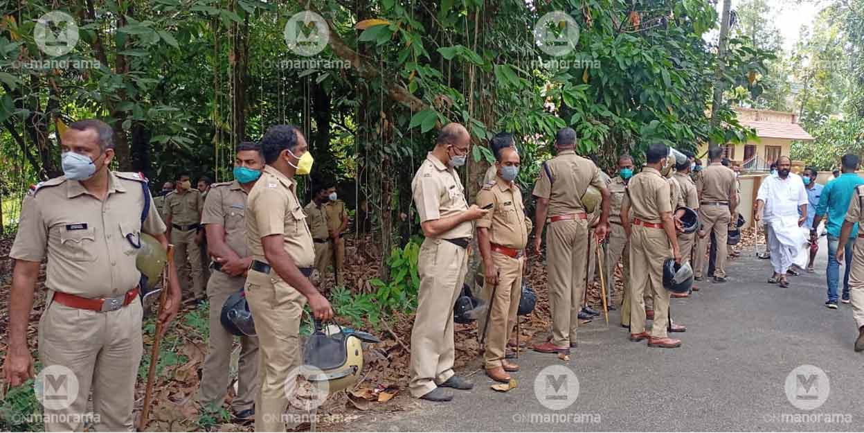 k-rail-protest-police k-rail-protest-police