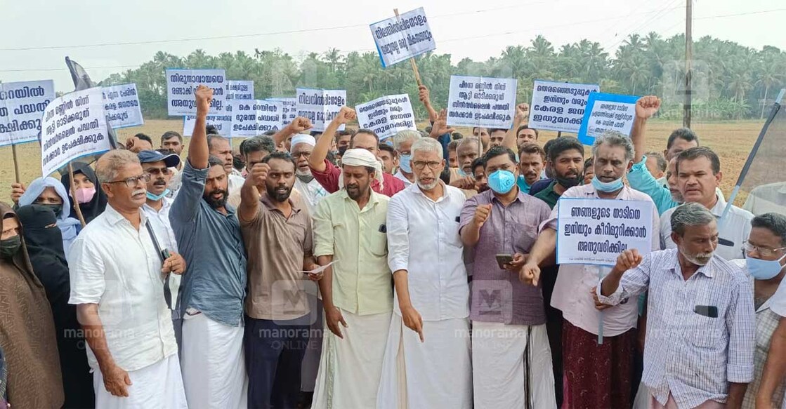 Protests against the K-rail survey intensified in Thirunavaya of Malappuram district. 