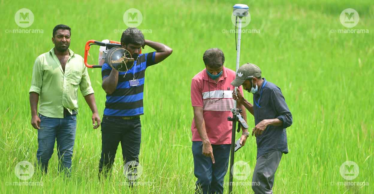 K-Rail-Chottanikkara_08 SilverLine project's survey progresses at Chottanikara, Ernakulam. Photo: Josekutty J Panackal/Manorama