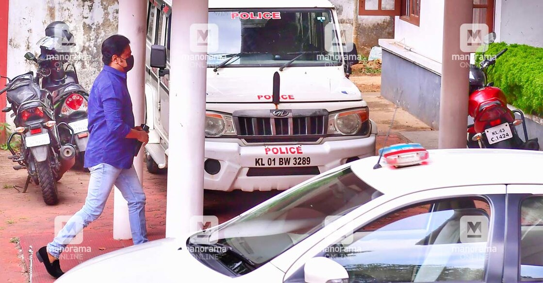 Dileep arrives at the Aluva Police Clun for questioning. Photo: Josekutty Panackal