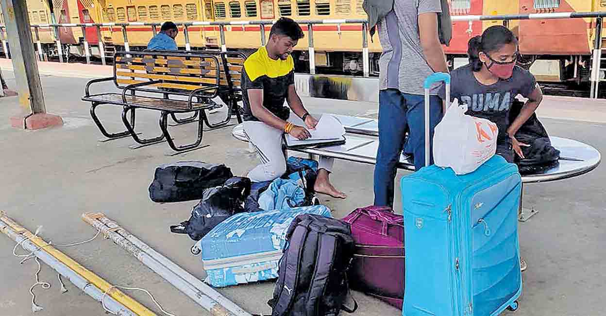 Jumping poles of Tamil Nadu athletes thrown off Sabari Express by railway police