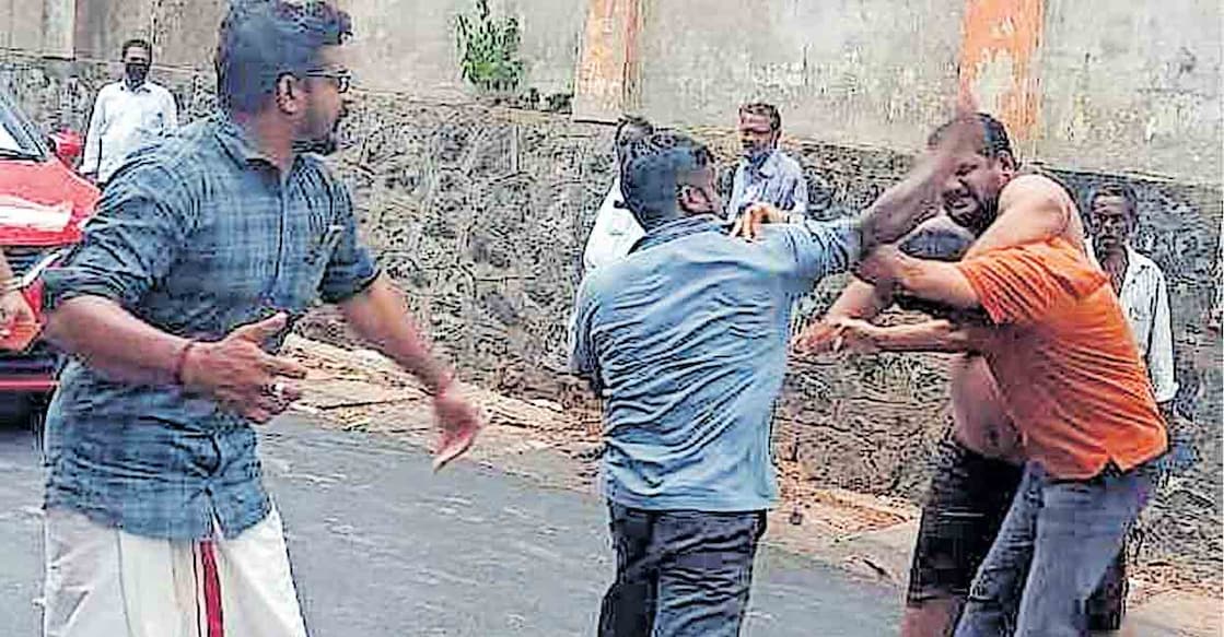 Road rage: Three held for beating up Crime Branch inspector in Kollam Road rage: Three held for beating up Crime Branch inspector in Kollam