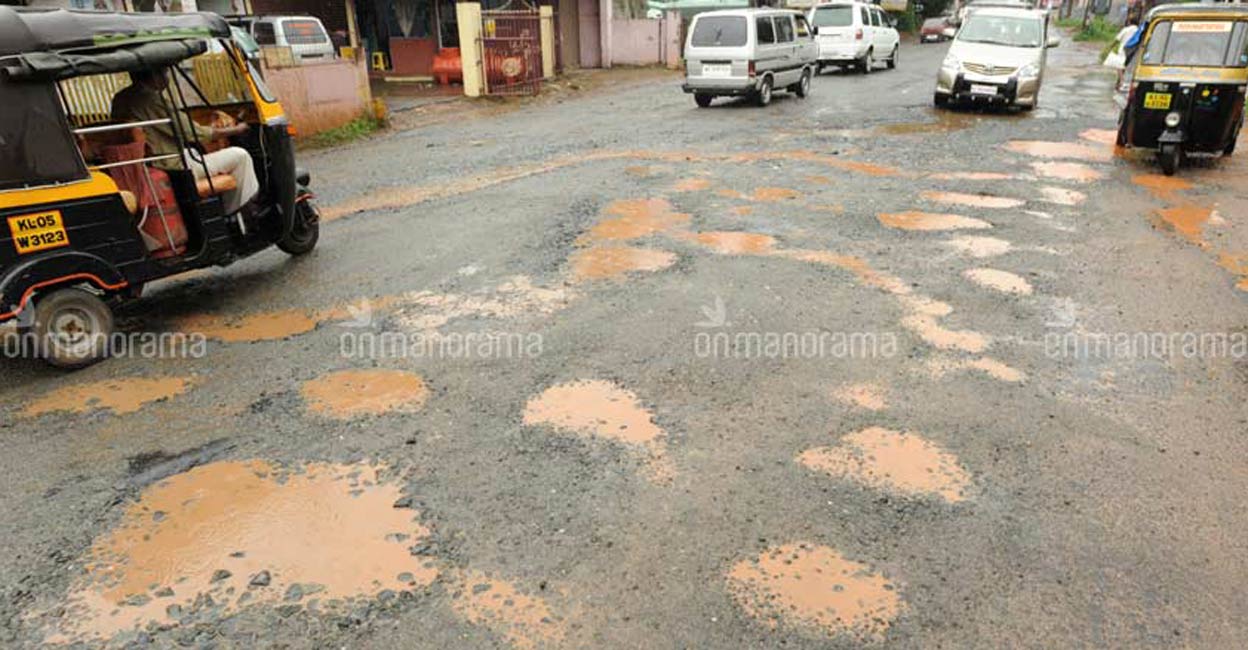 Kerala HC raps government again for shoddy condition of roads in state