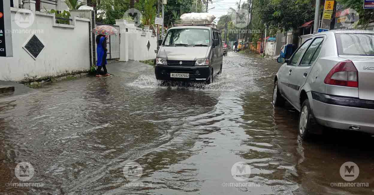 Waterlogging on the road to West Kochi Post Office. Photo: Evsrikumar Viswanathan/Manorama