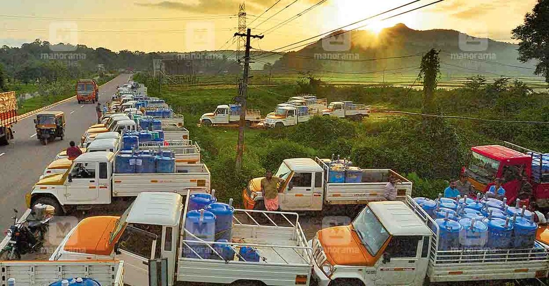 Vehicles carrying toddy wait on the National Highway in Alathoor, Palakkad for Excise clearance. The vehicles which start arriving from 4.30am distribute toddy across the State. Photo: Vibi Job/Manorama