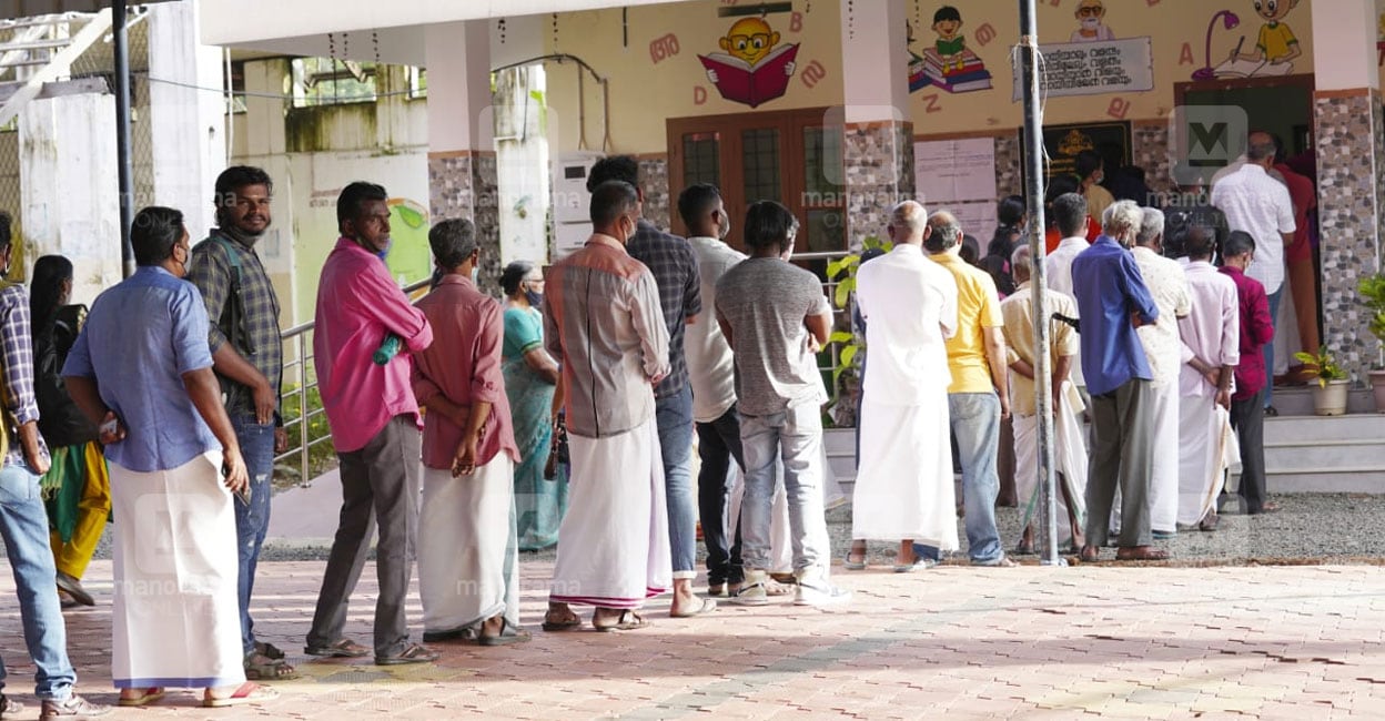 ma-aboobakar-memorial-school-polling Public lines up to vote for Thrikkakara bypolls at the polling booth in MA Aboobakr Memorial School. Photo: Manorama