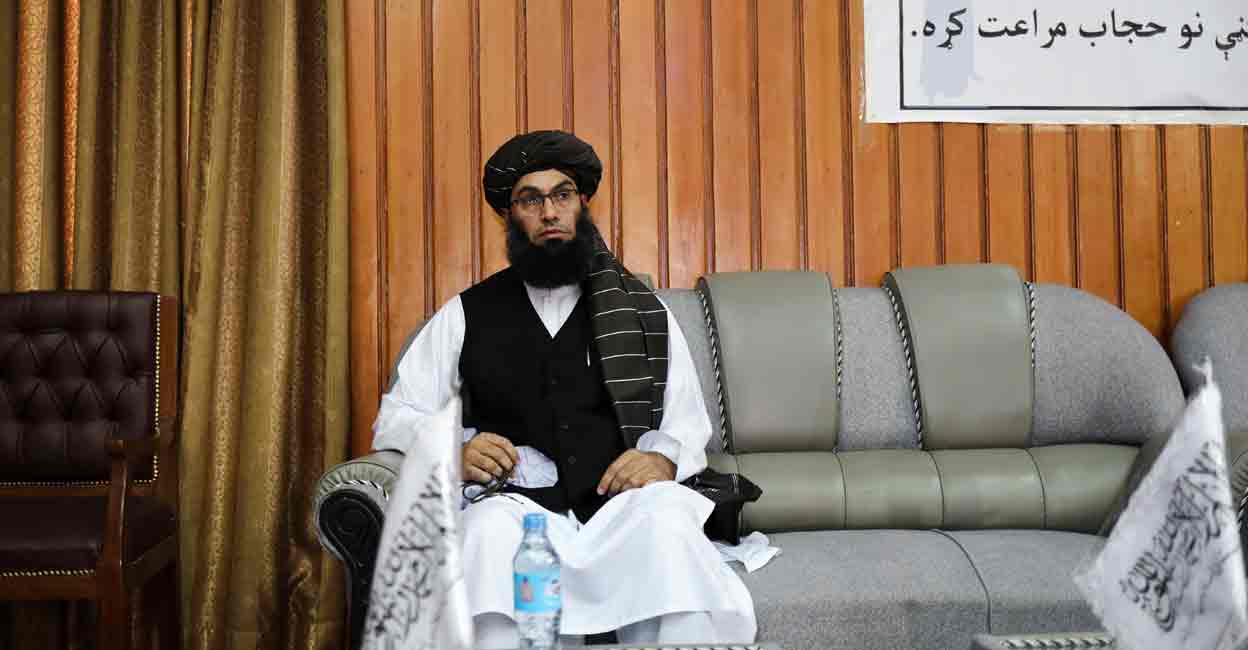 AFGHANISTAN-CONFLICT Afghan Taliban's Minister of Virtue and Vice Sheikh Mohammad Khalid attends the news conference about a new command of hijab by Taliban leader Mullah Haibatullah Akhundzada, in Kabul, Afghanistan, May 7, 2022. REUTERS/Ali Khara