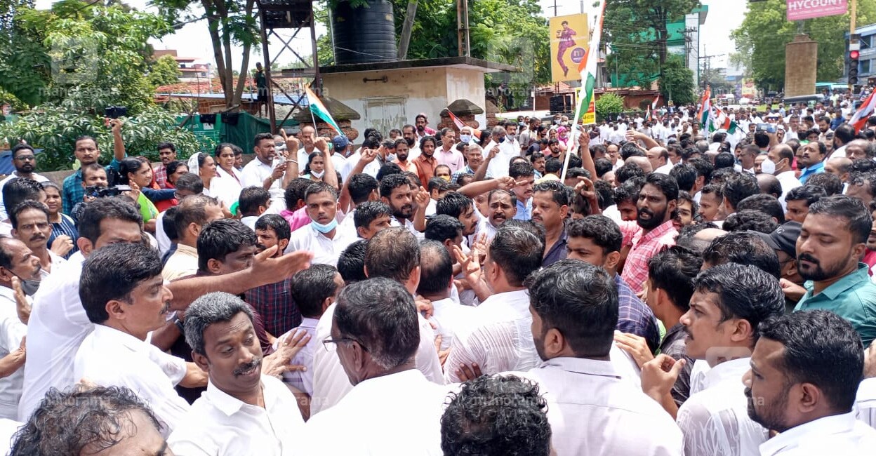Congress activists protest in Kannur. Photo: Sameer A Hamid/Manorama