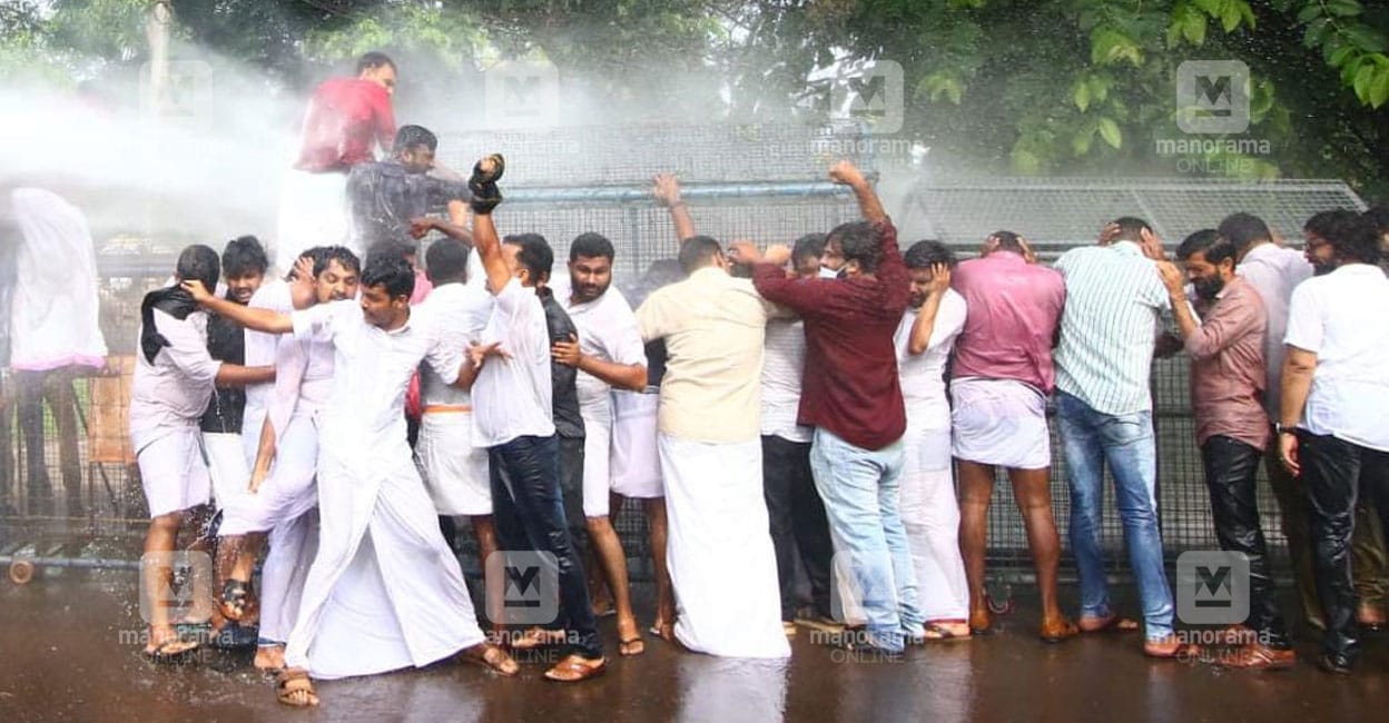 cm-protest-kannur-1 Police use water cannons on Youth Congress protestors in Kannur. Photo: Sameer A Hameed/Manorama