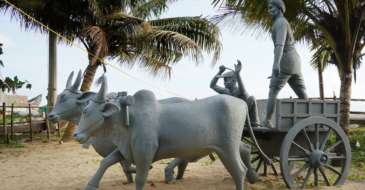 Statue of Mahatama Ayyankali riding a cart, villu vandi on the Cherai beach unveiled on August 31, 2012 to mark the 150th birth anniversary of the social reformer. Photo:  AjayTvm/Shutterstock