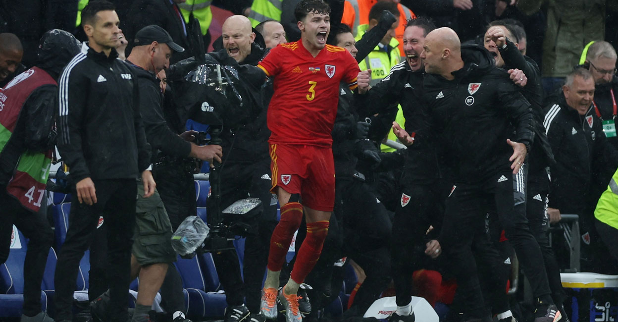 SOCCER-WORLDCUP-WAL-UKR-REPORT SOCCER-WORLDCUP-WAL-UKR-REPORT