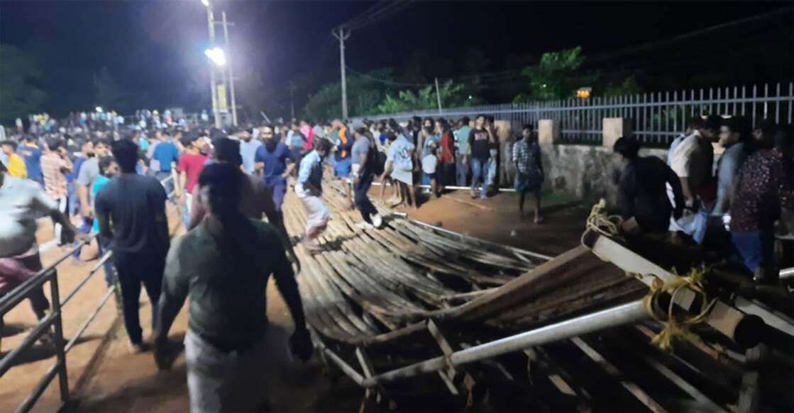 gallery collapse