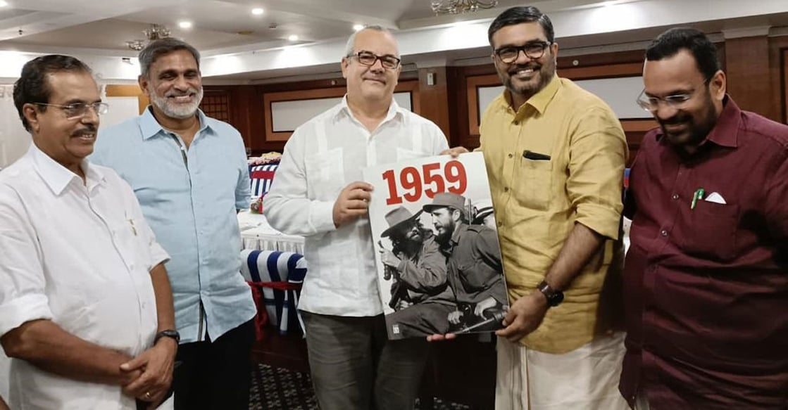 Cuban Ambassador Alejandro Simancas Marin presenting a book of historic photos of Fidel Castro, Che Guevara and other leaders to Kerala Assembly Speaker MB Rajesh in the presence of Revenue Minister K Rajan (right), former minister M Vijayakumar (left) and former diplomat Venu Rajamony. Photo: Twitter/ @EmbaCubaIndia