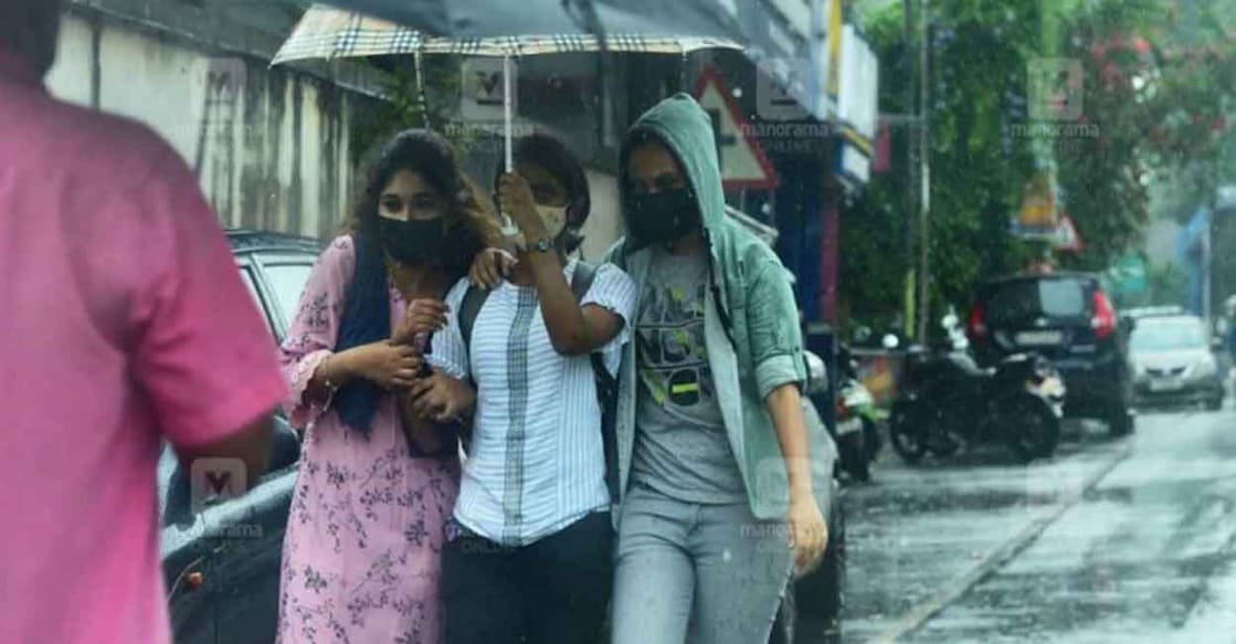 rain-student-kerala Photo: Manorama