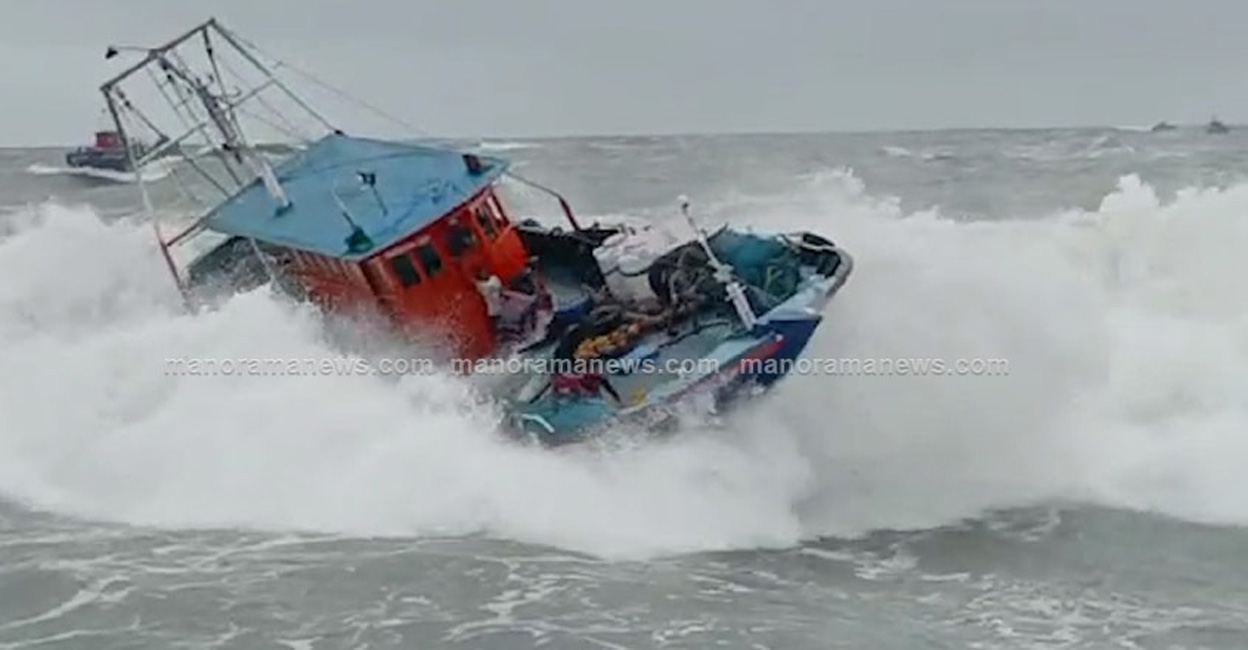 kollam-neendakara-fishing-boat A video grab of the boat being rocked by a wave at Neendakara in Kollam. Screengrab: Manorama News