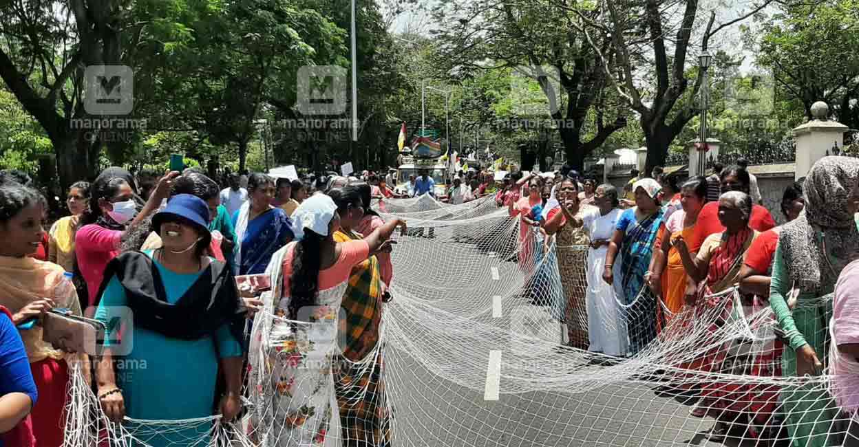 In a bid to highlight pressing issues, including coastal erosion blamed on the construction of the Vizhinjam Port, protesters spread fishing nets and placed a few boats on the roads leading to Thiruvananthapuram. Photo: Manorama