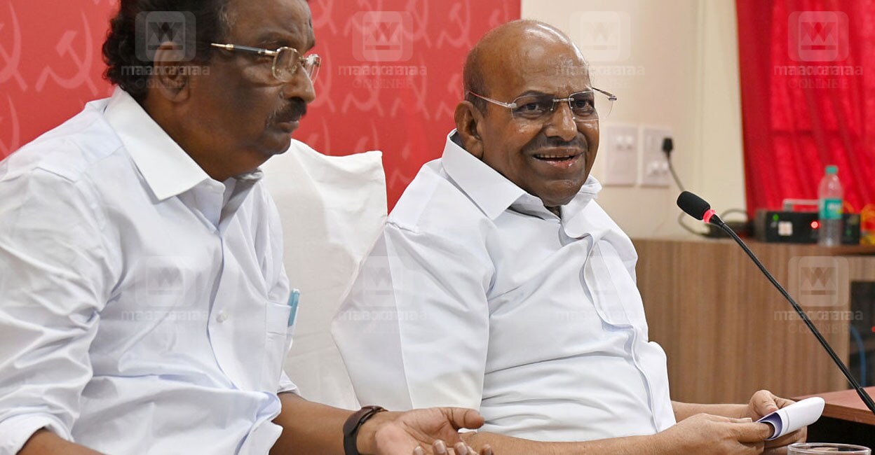 CPM state secretary Kodiyeri Balakrishnan (right) and A K Balan address media in Thiruvananthapuram. Photo: Manorama