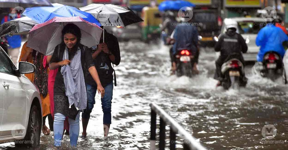 Roads in Kochi were inundated following the incessant rains here. Photo: Josekutty Panackal/Manorama