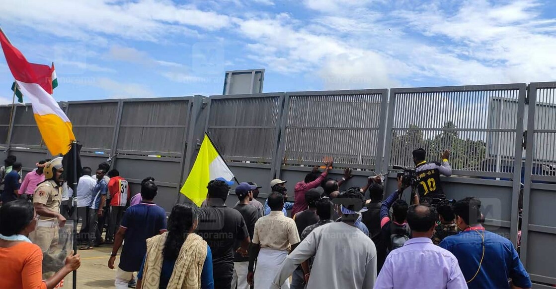 Fishermen protest at Vizhinjam on Aug 22, 2022. Photo: Manorama