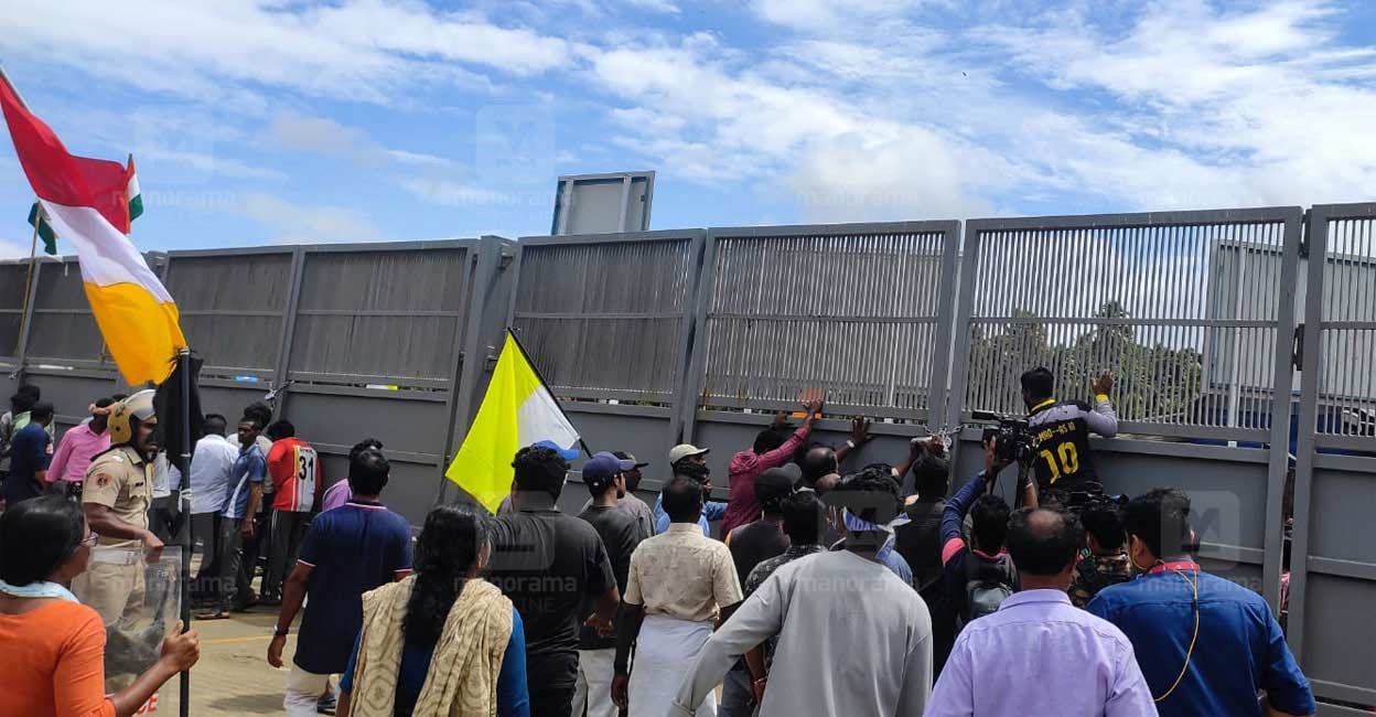 Fishermen protest at Vizhinjam on Aug 22, 2022. Photo: Manorama