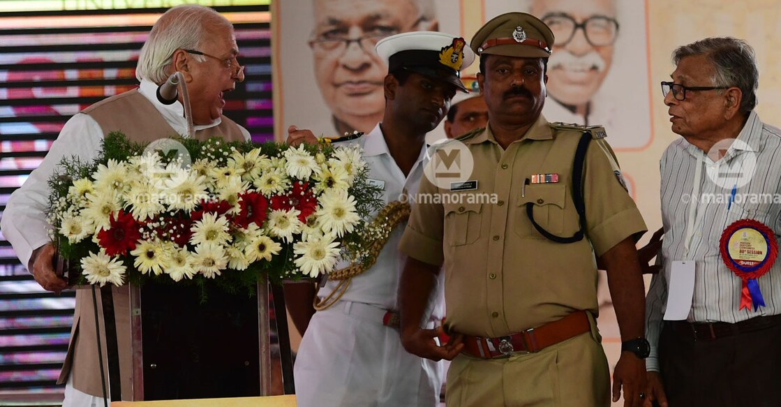 In this file photo from 2019, Kerala Governor Arif Mohammed Khan and historian Irfan Habib (right) argue on stage during the inauguration of the Indian History Congress at the Kannur University. 
