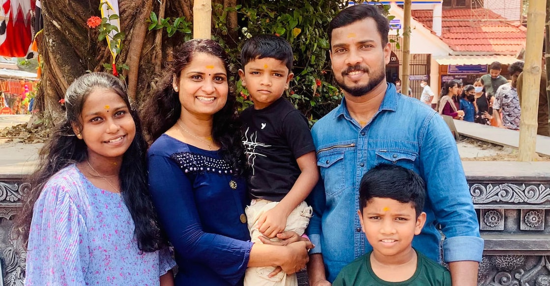 Nurse Lini's family Sajeesh Puthur and sons Ritul and Sidharth with Prathibha and her daugher Devapriya. Photo: Facebook/ Sajeesh Puthur