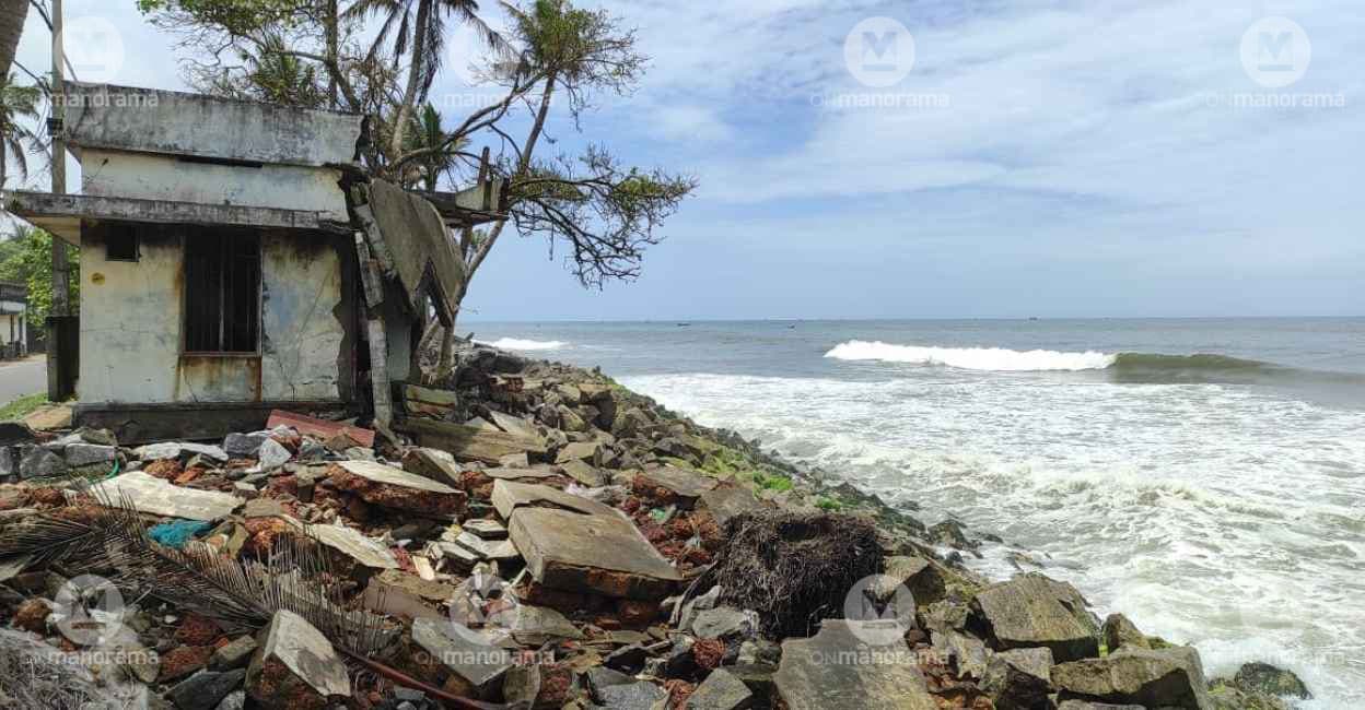 A scene from Thazhambally, just north of Muthalapozhi harbour. Photo: Ayyappan R/Manorama A scene from Thazhambally, just north of Muthalapozhi harbour. Photo: Ayyappan R/Manorama