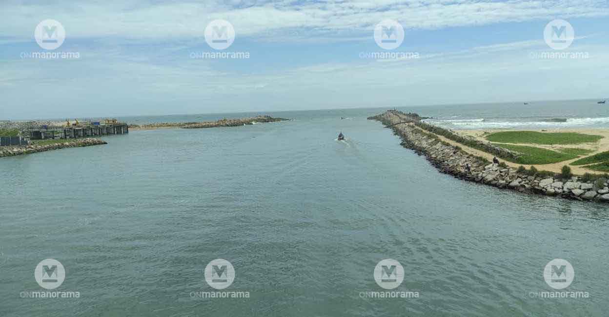 Mouth of the Muthalapozhi harbour from the Muthalapozhi bridge. Photo: Ayyappan R/Manorama Mouth of the Muthalapozhi harbour from the Muthalapozhi bridge. Photo: Ayyappan R/Manorama