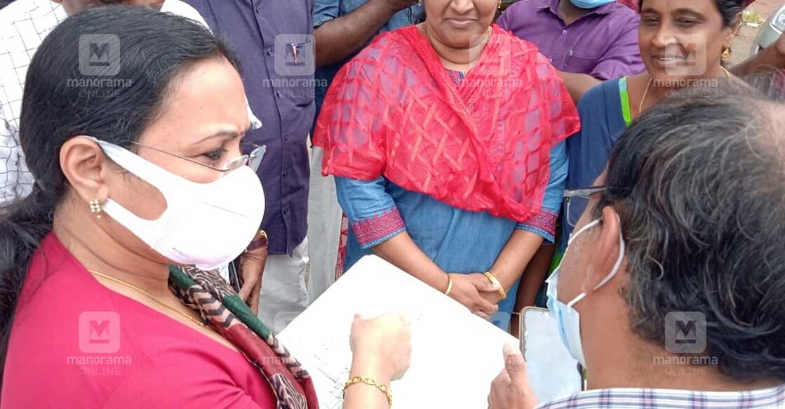 Health Minister Veena George during her visit to the Thiruvalla Taluk Hospital on Saturday, Aug 6, 2022. PHOTO: Manorama