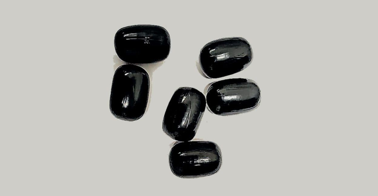 gold-capsule
The six capsules captured on the table of a smuggler contains 1.5kg gold.