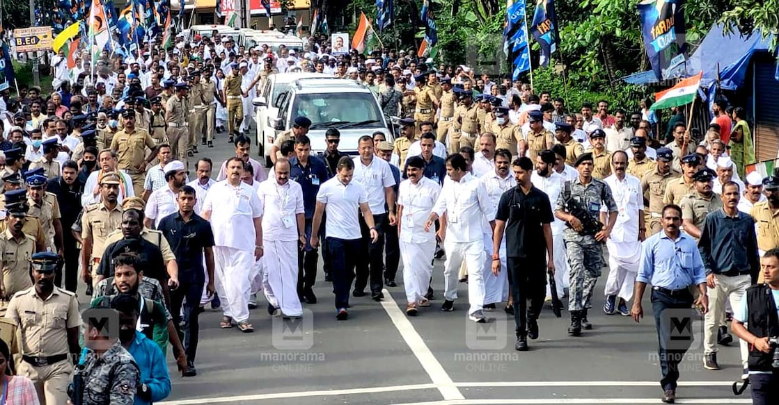 Rahul Gandhi during the Bharat Jodo Yatra, which entered Kerala on Sunday. MP Shashi Tharoor, Leader of Opposition VD Satheesan, K Muraleedharan, and KC Venugopal, among others, can also be seen. Photo: Rinkuraj Mattancheril/Manorama