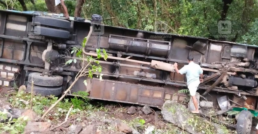 ksrtc-bus-accident-neryamnagalam The KSRTC bus met with an accident near Neriyamangalam. Photo: Manorama